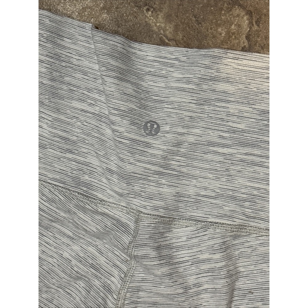 Lululemon Women's Sz 4 Capri Workout Fitness Leggings Gray 2 Pairs VGC - Picture 9 of 10